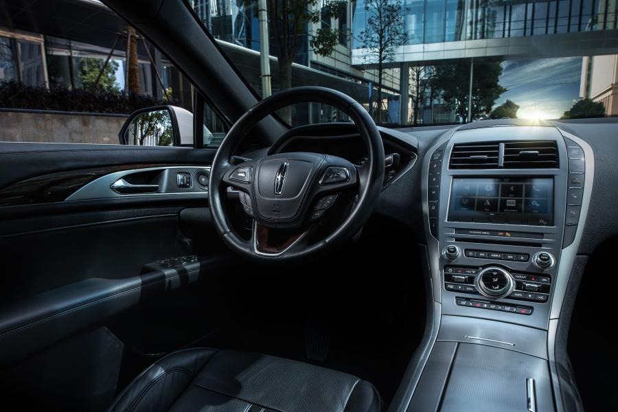 Торпедо Lincoln MKZ H 2017 года  (CN) (фото 2 из 40)
